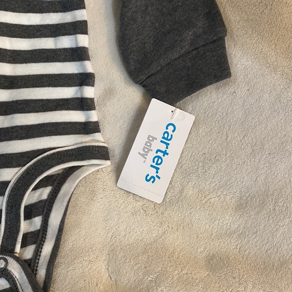 Carter’s onesie - Picture 4 of 9